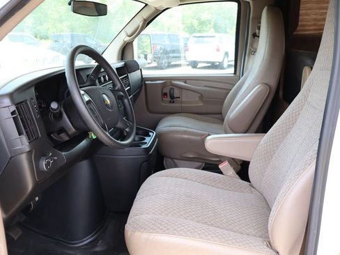 Used 2015 Chevrolet Express 4500 w/ RV Package RWD image 18