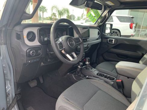 Used 2025 Jeep Wrangler Unlimited Sahara image 21