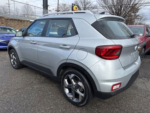 Used 2022 Hyundai Venue SEL w/ Cargo Package image 17