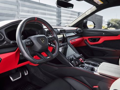 Used 2024 Lamborghini Urus S AWD/4WD image 2