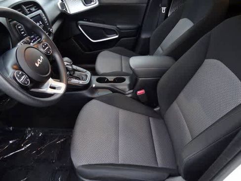 Used 2023 Kia Soul LX image 6