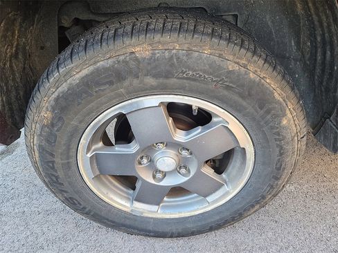 Used 2007 Jeep Commander Sport image 5