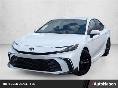 Used 2026 Toyota Camry SE FWD image 1