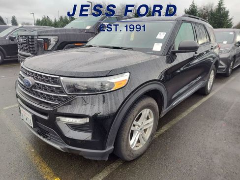 Used 2024 Ford Explorer XLT w/ Equipment Group 202A image 2