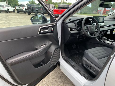 New 2025 Mitsubishi Outlander Trail Edition image 6