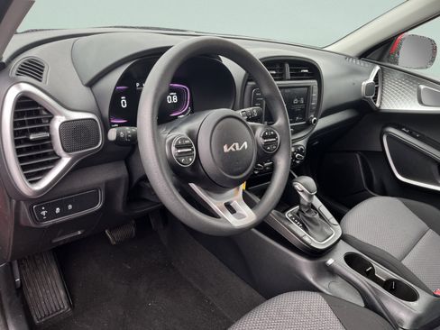Used 2025 Kia Soul LX FWD image 17