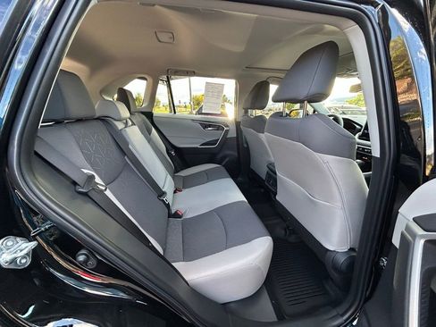 Used 2025 Toyota RAV4 XLE image 32