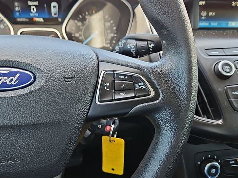 Used 2018 Ford Focus SE FWD image 16