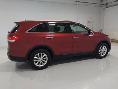 Used 2016 Kia Sorento LX w/ LX Convenience Package image 10