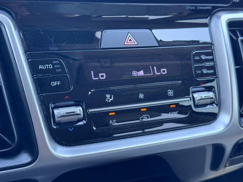 Used 2022 Kia Sorento S FWD image 13