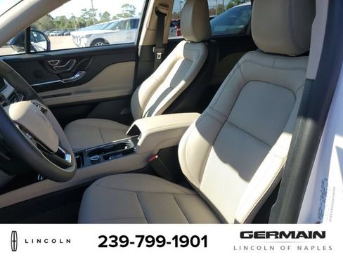 New 2026 Lincoln Corsair Reserve image 18