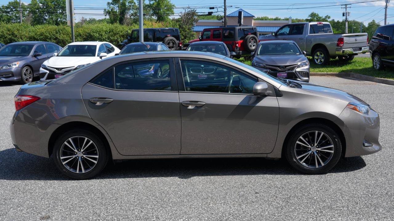 Used 2017 Toyota Corolla LE w/ LE Premium Package w/Moonroof FWD image 4