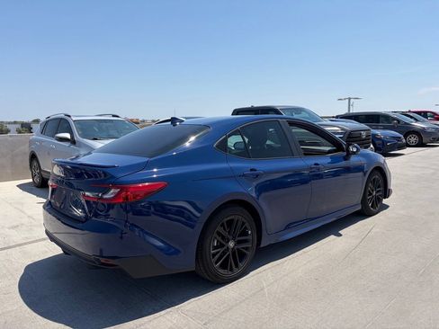 Used 2025 Toyota Camry SE w/ Convenience Package FWD image 2