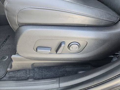 Used 2024 Kia Carnival EX FWD image 16