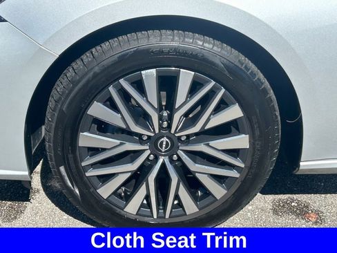 Used 2024 Nissan Altima 2.5 SV image 17
