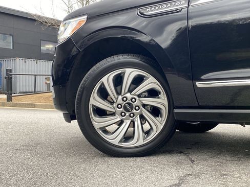 Used 2024 Lincoln Navigator L 4WD image 18