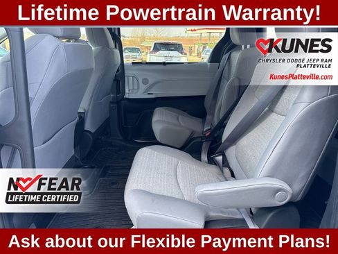 Used 2025 Toyota Sienna LE image 22