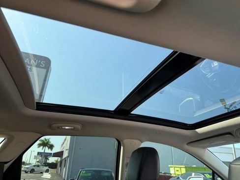 Used 2017 Cadillac XT5 Luxury FWD image 16
