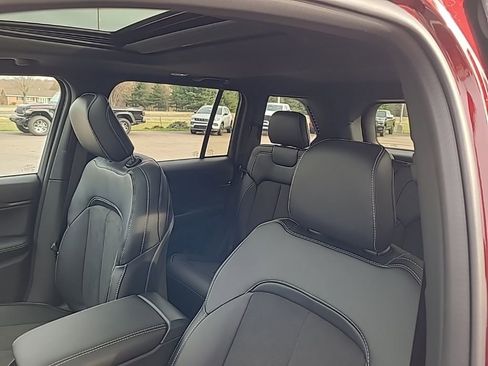 New 2025 Jeep Grand Cherokee 4WD image 18