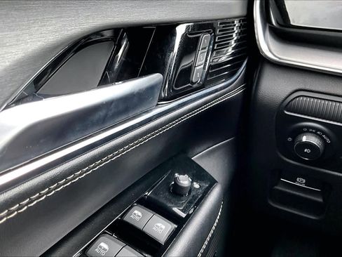 Used 2023 Jeep Wagoneer Series II image 36