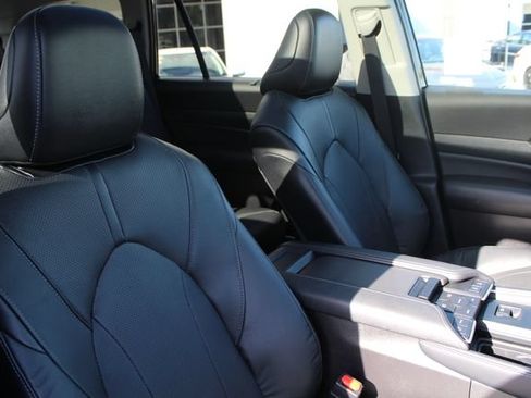 Certified 2025 Toyota Grand Highlander AWD image 30