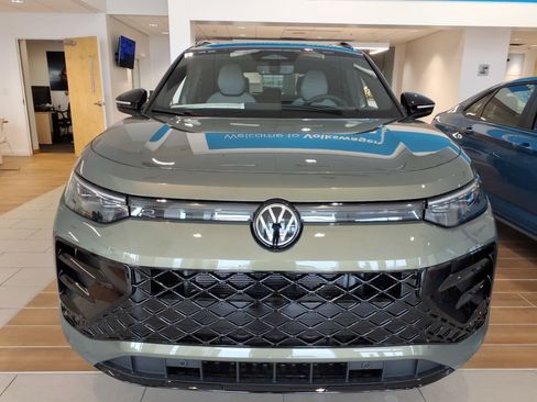 New 2026 Volkswagen Tiguan SE R-Line AWD/4WD image 2