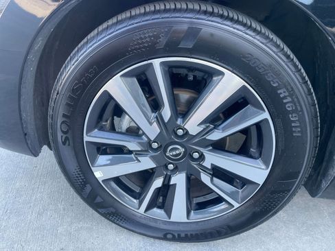 Used 2025 Nissan Versa SV image 29