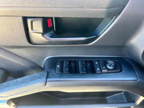 Used 2025 Toyota Tacoma SR5 image 9