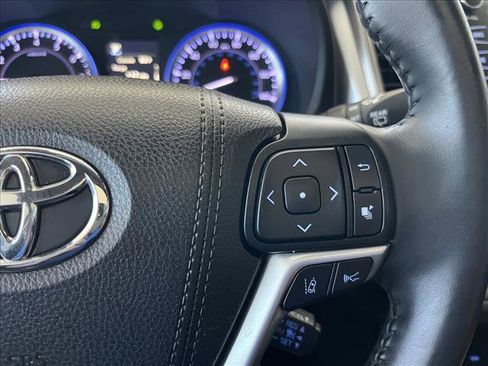 Used 2019 Toyota Highlander Limited FWD image 21