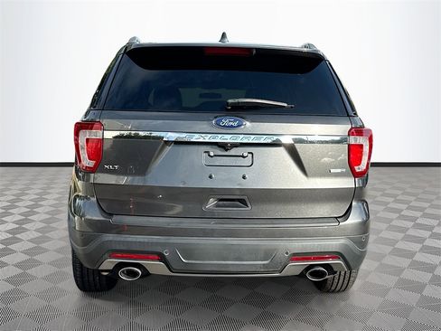 Used 2018 Ford Explorer XLT image 7