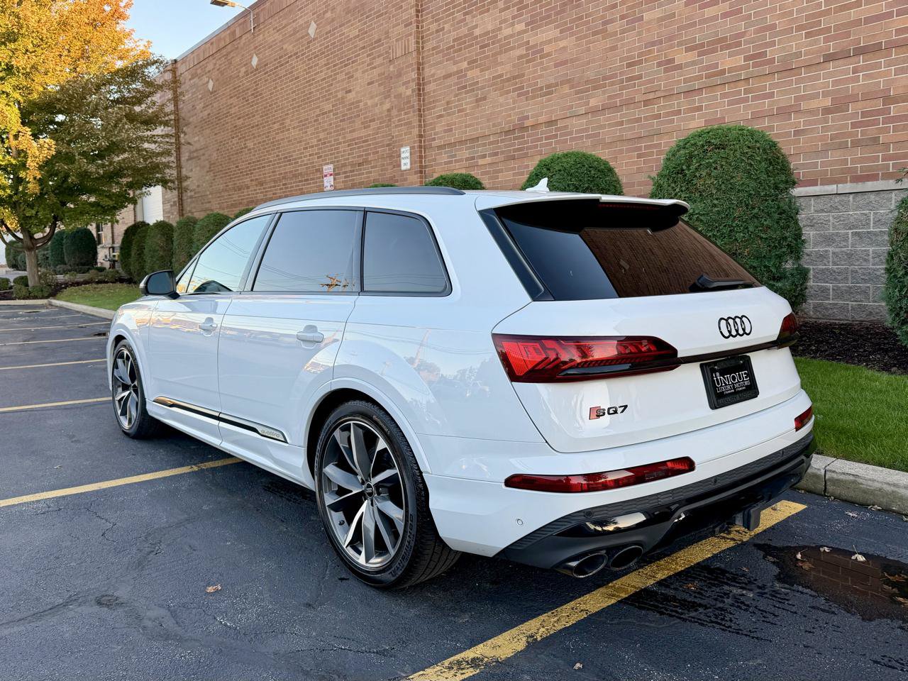 Used 2023 Audi SQ7 Prestige AWD/4WD image 5