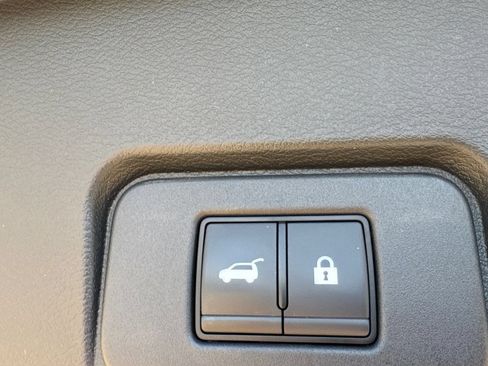 Certified 2025 Nissan Rogue SV FWD image 35