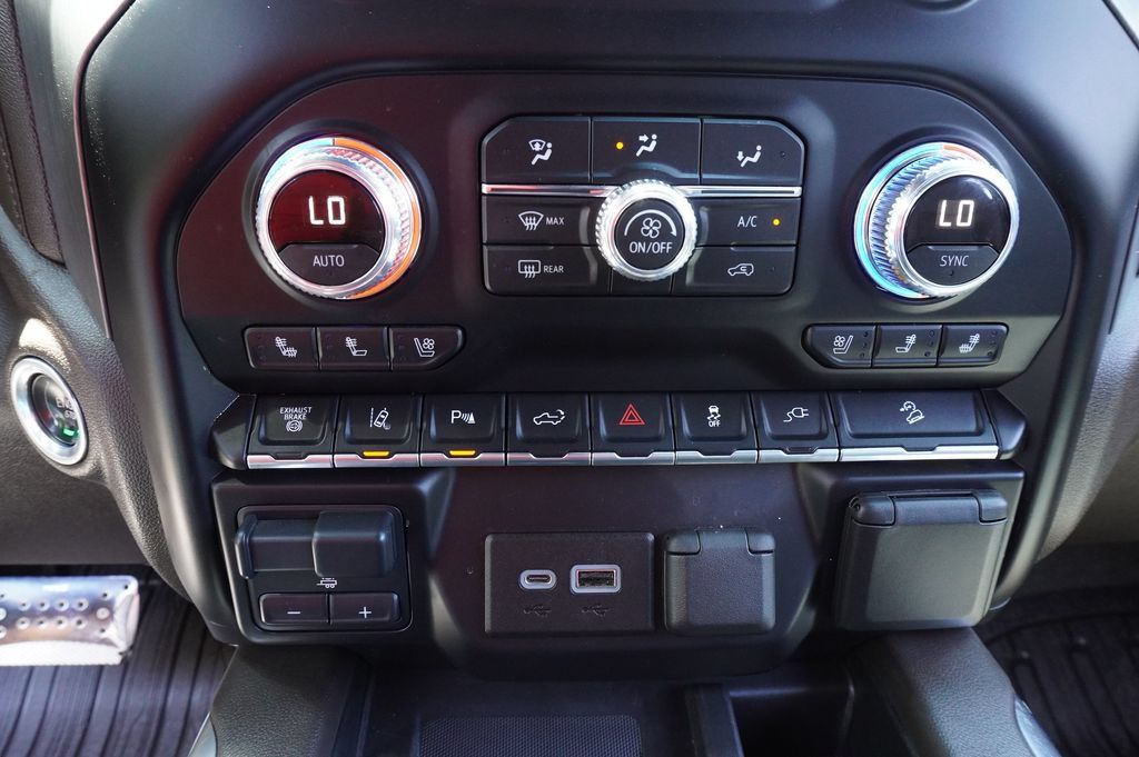 Used 2022 GMC Sierra 3500 Denali AWD/4WD image 22