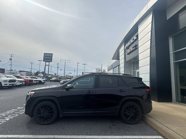 Used 2023 GMC Terrain SLT w/ Tech Package AWD/4WD image 2