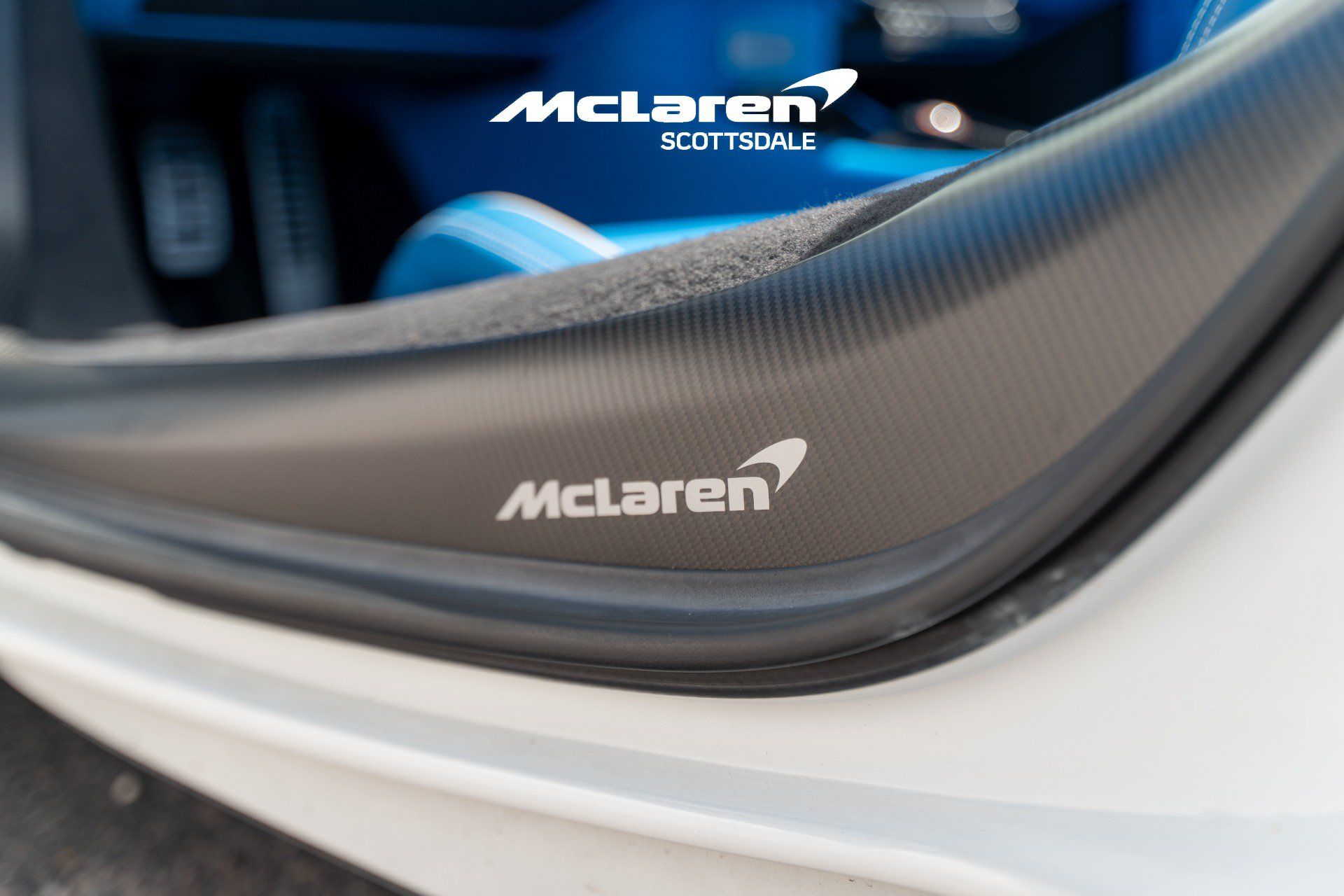 Used 2025 McLaren Artura Spider RWD image 12