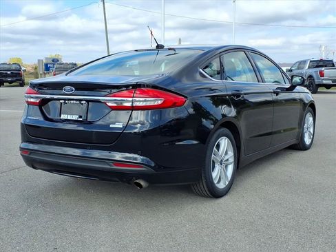 Used 2018 Ford Fusion SE w/ Fusion SE Technology Package image 4