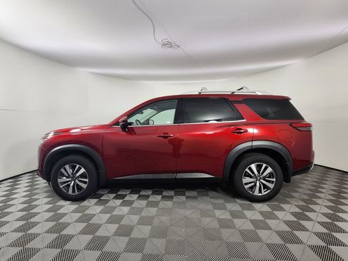 Used 2023 Nissan Pathfinder SL AWD/4WD image 2