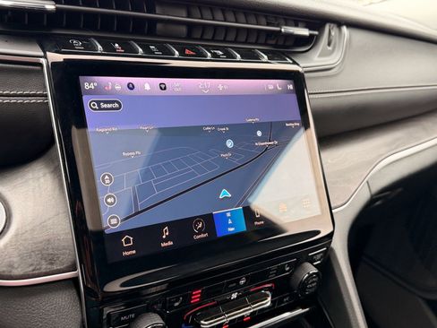 Used 2023 Jeep Grand Cherokee L Limited image 21