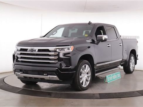 Used 2024 Chevrolet Silverado 1500 High Country w/ Technology Package AWD/4WD image 10