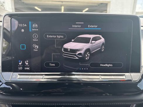 Certified 2024 Volkswagen Atlas Cross Sport SE FWD image 26