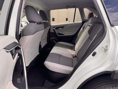 Used 2021 Toyota RAV4 XLE w/ Carpet Mat Package (TMS) image 21