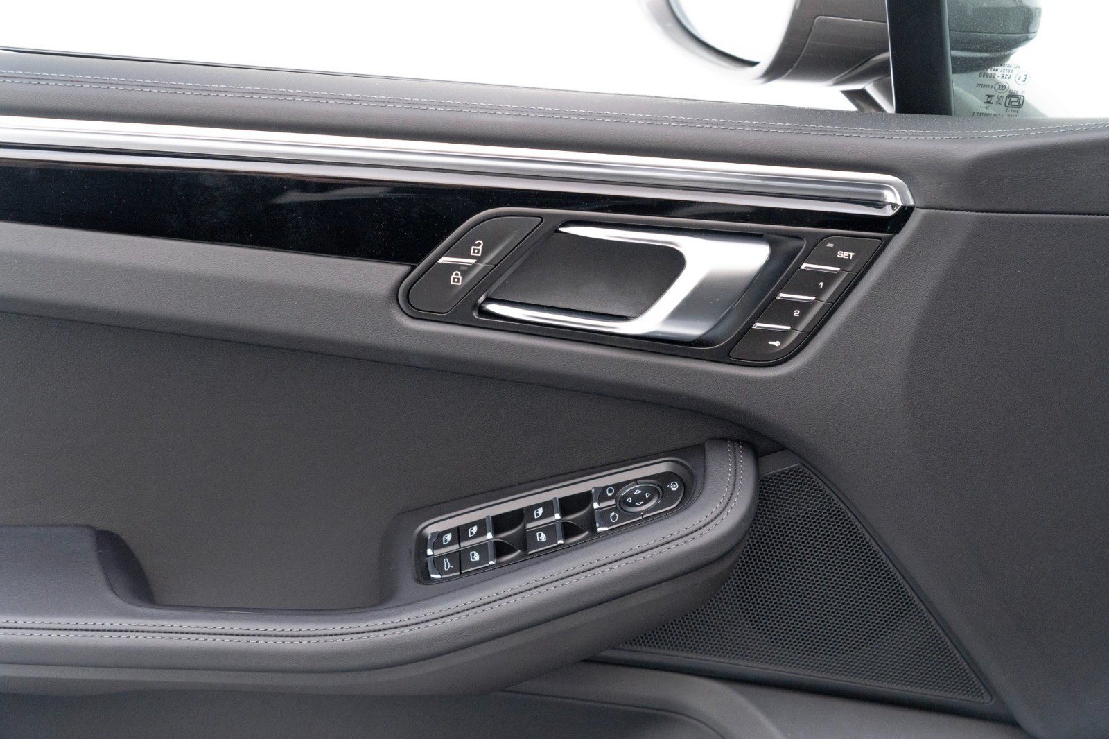 Certified 2025 Porsche Macan Turbo AWD/4WD image 22