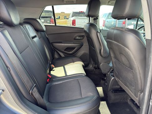Used 2019 Chevrolet Trax LT w/ LT Convenience Package AWD/4WD image 11