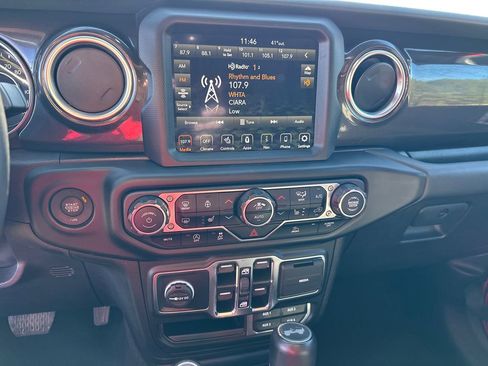 Used 2022 Jeep Wrangler Unlimited Sahara image 30