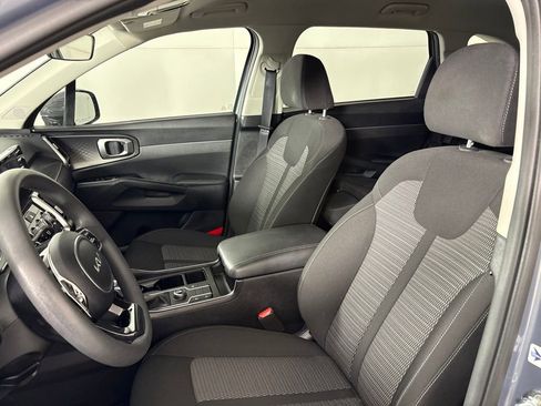 Used 2023 Kia Sorento LX FWD image 30