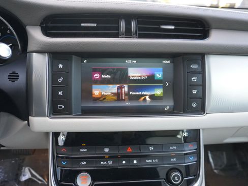 Used 2017 Jaguar XF Premium image 14