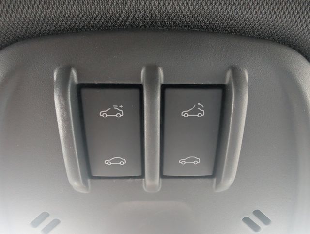 Used 2024 Chevrolet Trax RS w/ Sunroof Package FWD image 25