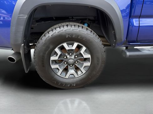 Used 2023 Toyota Tacoma TRD Off-Road w/ TRD Premium Off Road Package AWD/4WD image 28