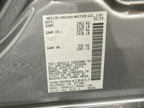 Used 2024 Nissan Altima 2.5 SV FWD image 12