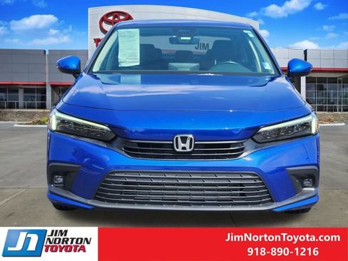Used 2023 Honda Civic Touring image 2